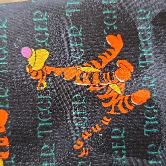 Tigger (bounce!!! bounce!!!) Necktie - Picture 3 of 8
